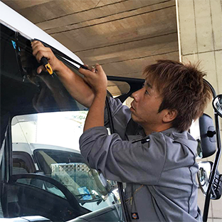 ガラス交換 ウインドリペアなど自動車のガラス修理専門 S Glass エスグラス 東京都日野市